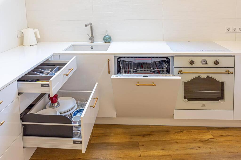 Sky Apartment With Free Parking And Balcony & Ac Kowno Zewnętrze zdjęcie